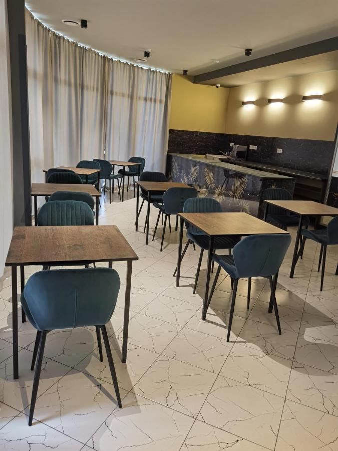 Stark Hotel Orhei Eksteriør billede